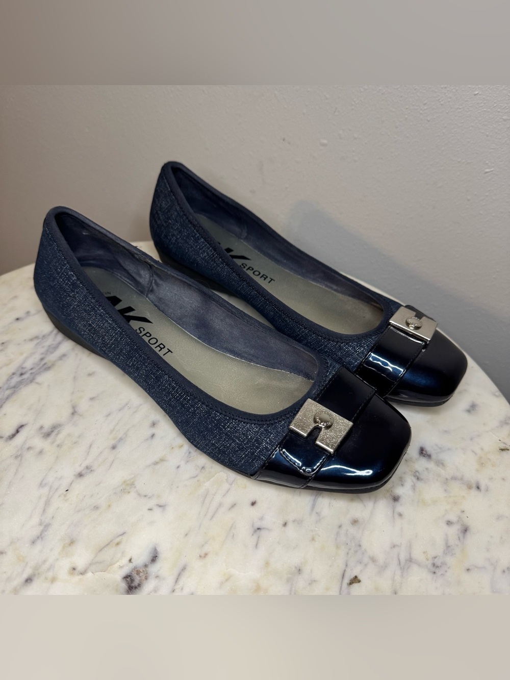 Anne Klein AK Sport Flats Size 8.5 M
Fabric Upper Navy Blue shoes